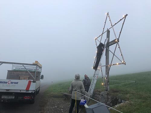 Weihnachtsstern stellen